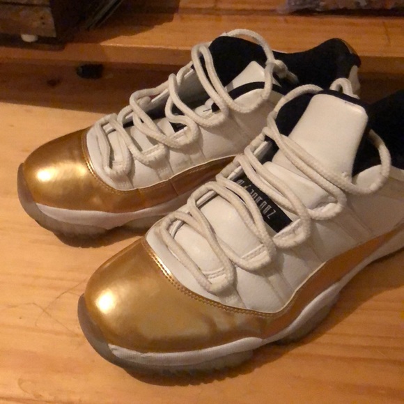 jordan retro 11 low gold